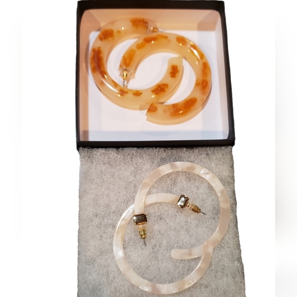 Bundle of Womens Large Resin Hoop Earrings Cognac and White - Picture 4 of 4